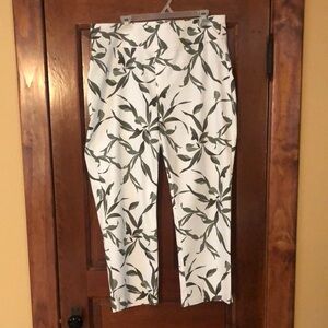 Chico's Green and White Ankle Cropped Pants